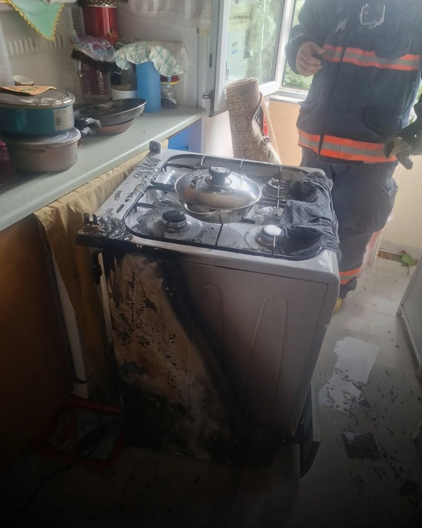 ÇINARCIK’TA KORKUTAN YANGIN! MUTFAKTAN YÜKSELEN DUMAN PANİĞE NEDEN OLDU