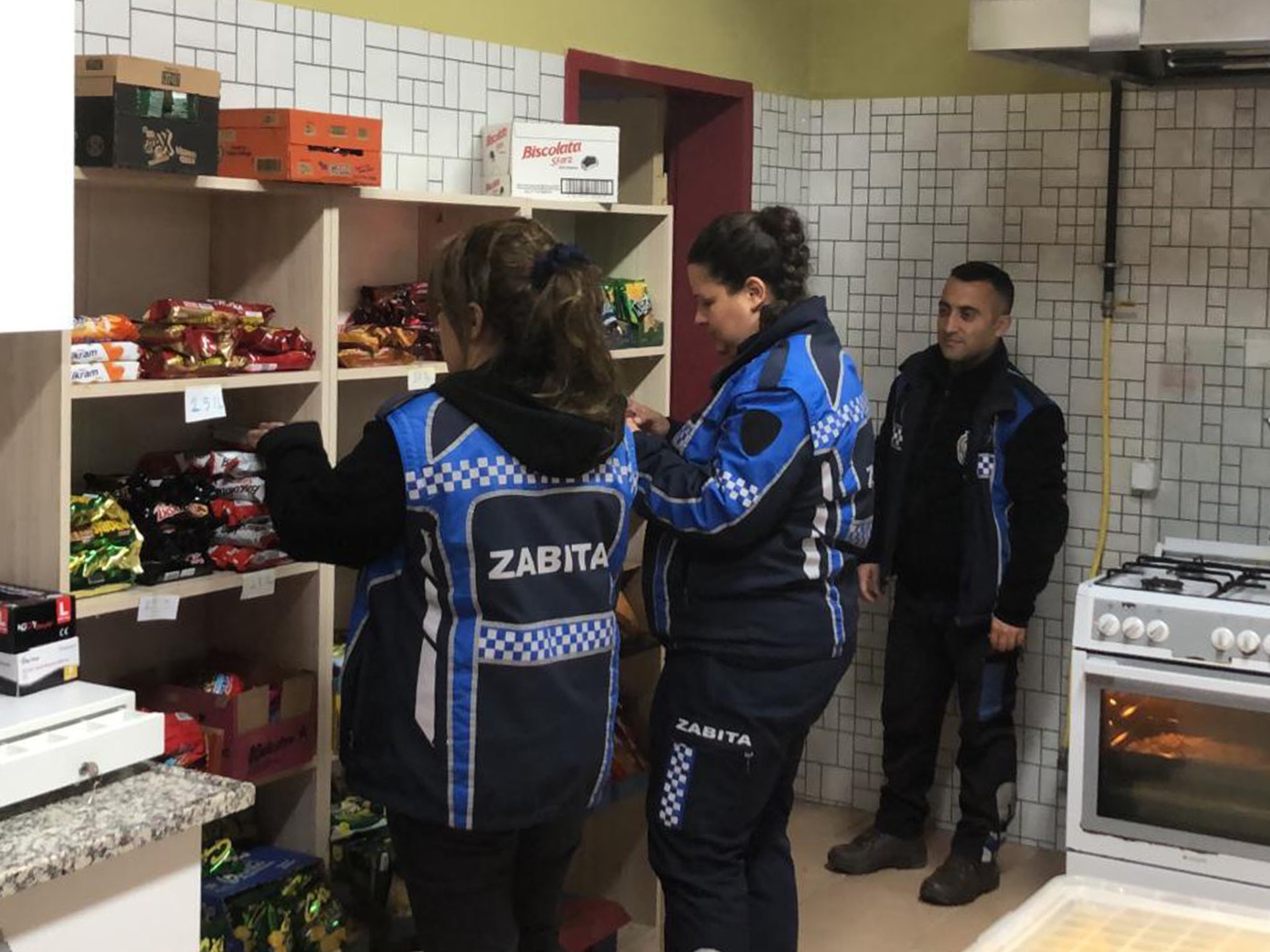 ZABITA EKİPLERİ OKUL KANTİNLERİNİ DENETLEDİ