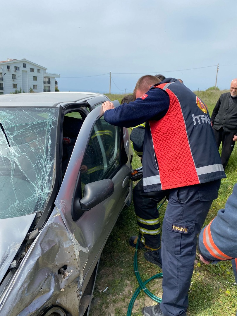 ÇINARCIK’TA TRAFİK KAZASI : 2 YARALI 
