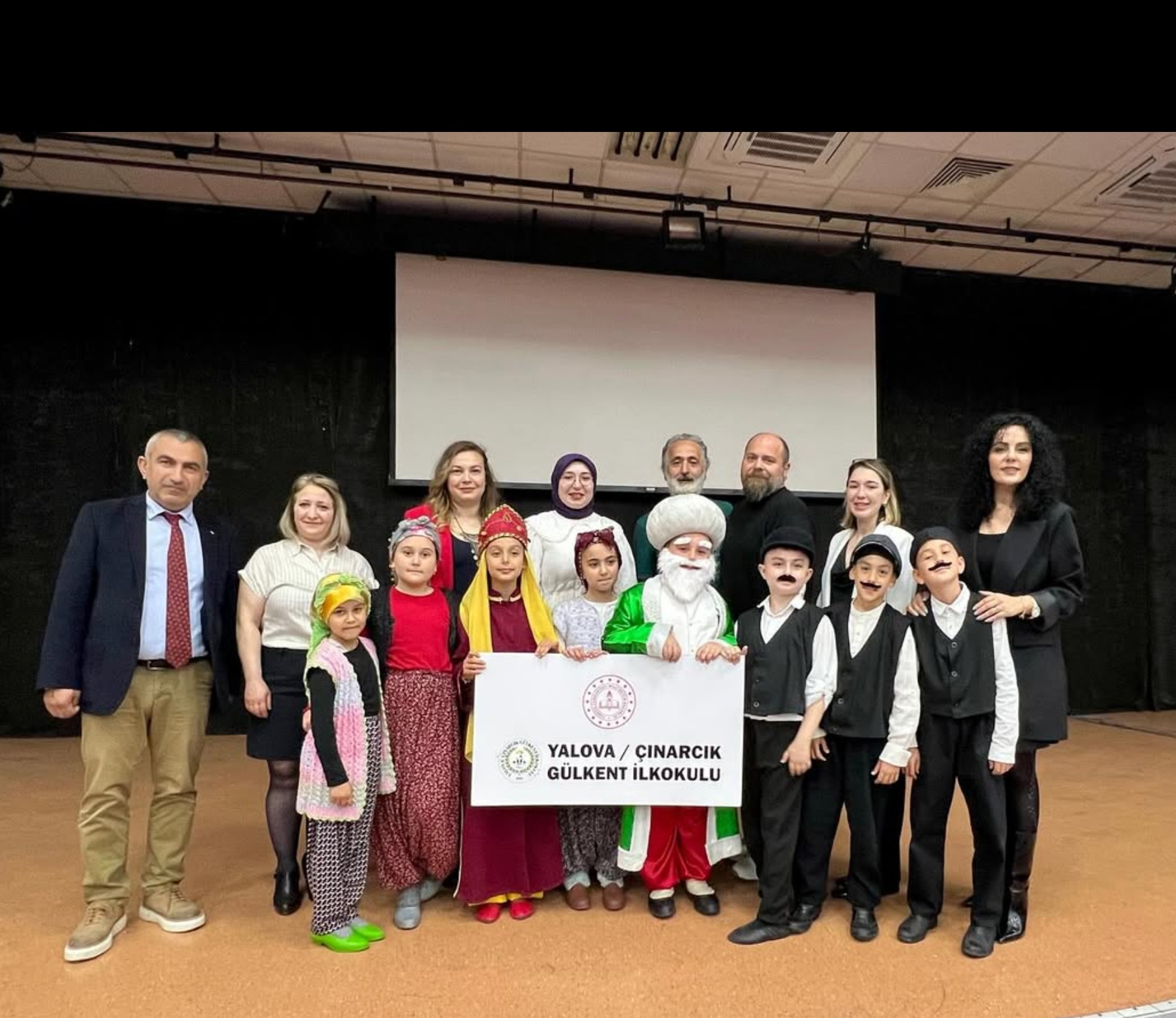 GÜLKENT’İN MİNİK TİYATROCULARI BÜYÜK BAŞARIYA KOŞUYOR!