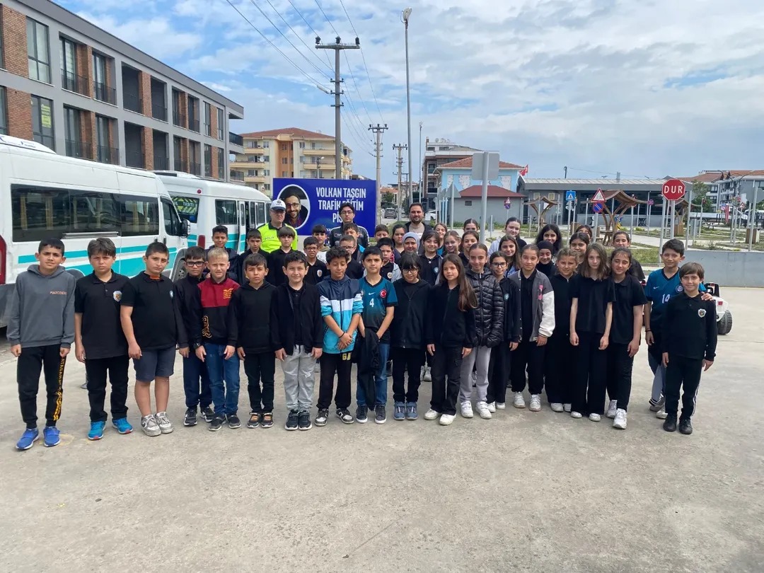 TEŞVİKİYE CUMHURİYET ORTAOKULU ÖĞRENCİLERİNE TRAFİK EĞİTİMİ VERİLDİ