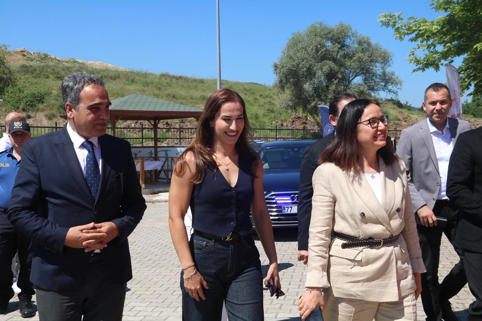 BUSE TOSUN ÇAVUŞOĞLU’NUN ADI ÇINARCIK’TA SPOR SALONUNA VERİLDİ