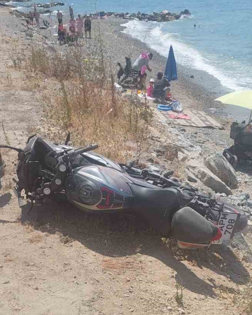 ESENKÖY'DE MOTOSİKLET YAYAYA ÇARPTI: 2 YARALI