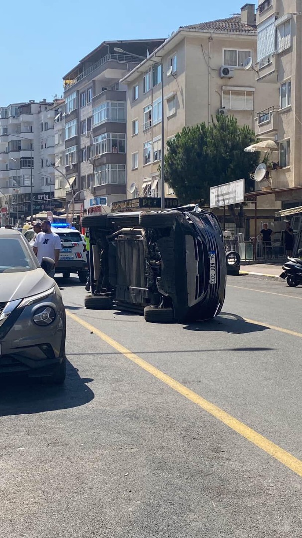 ÇINARCIKTA KORKUTAN KAZA: SUV ARAÇ YAN DEVRİLDİ